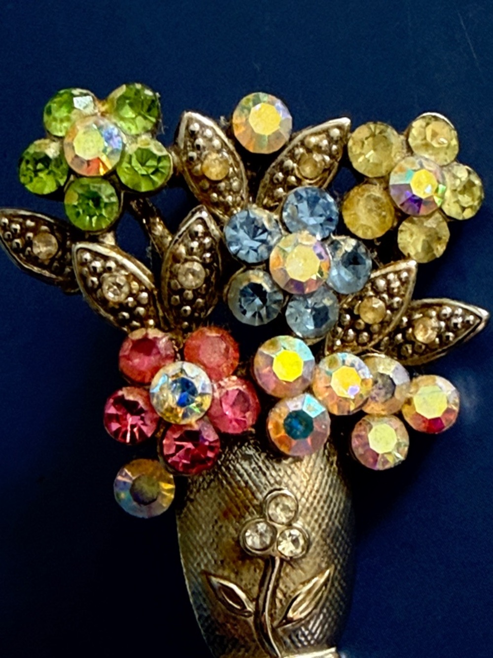 Vintage Floral Rhinestone Bouquet giardinetto or "garden" Brooch in Multicolor - Picture 9 of 9